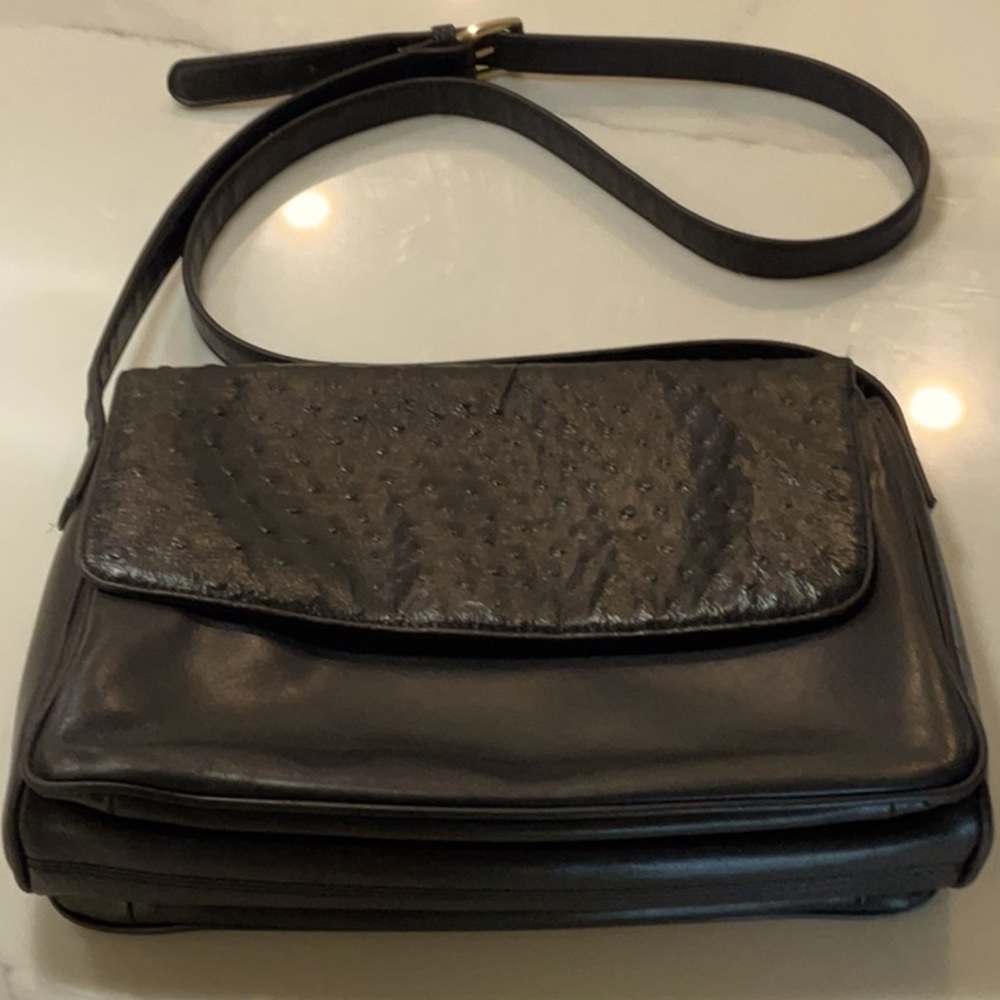 Vintage Giani Bernini crossbody with adjustable straps. Faux ostrich f…